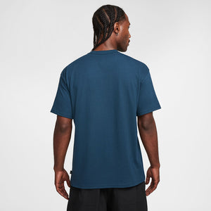 Nike Sportswear Premium Essentials Tee