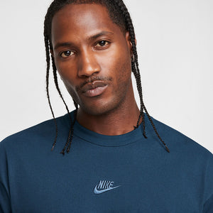 Nike Sportswear Premium Essentials Tee