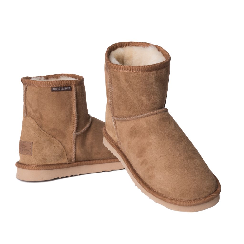 Tan classic store uggs